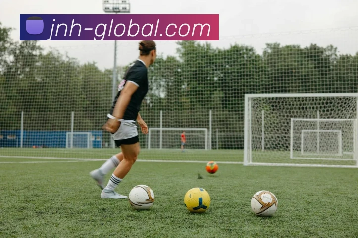 点亮你的足球梦想足球台灯为爱球生活增添光彩